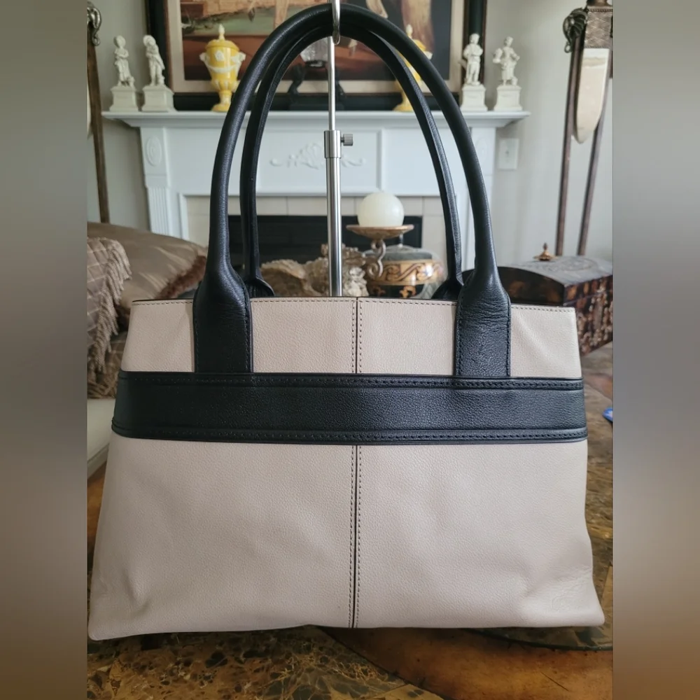 Kate Spade Black and Cream Bow Tote Bag - Picture 2 of 9